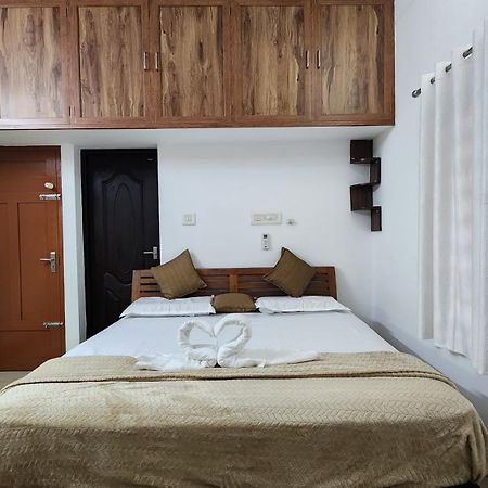 Ebs Guest House 니둠바서리 외부 사진