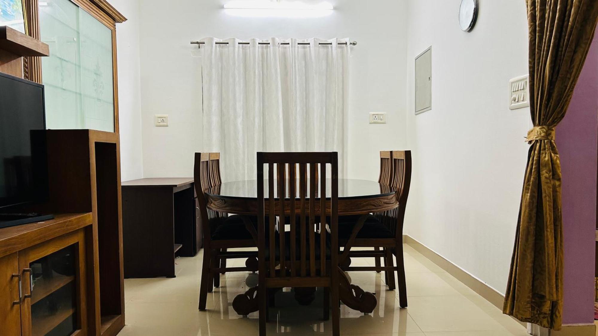 Ebs Guest House 니둠바서리 외부 사진