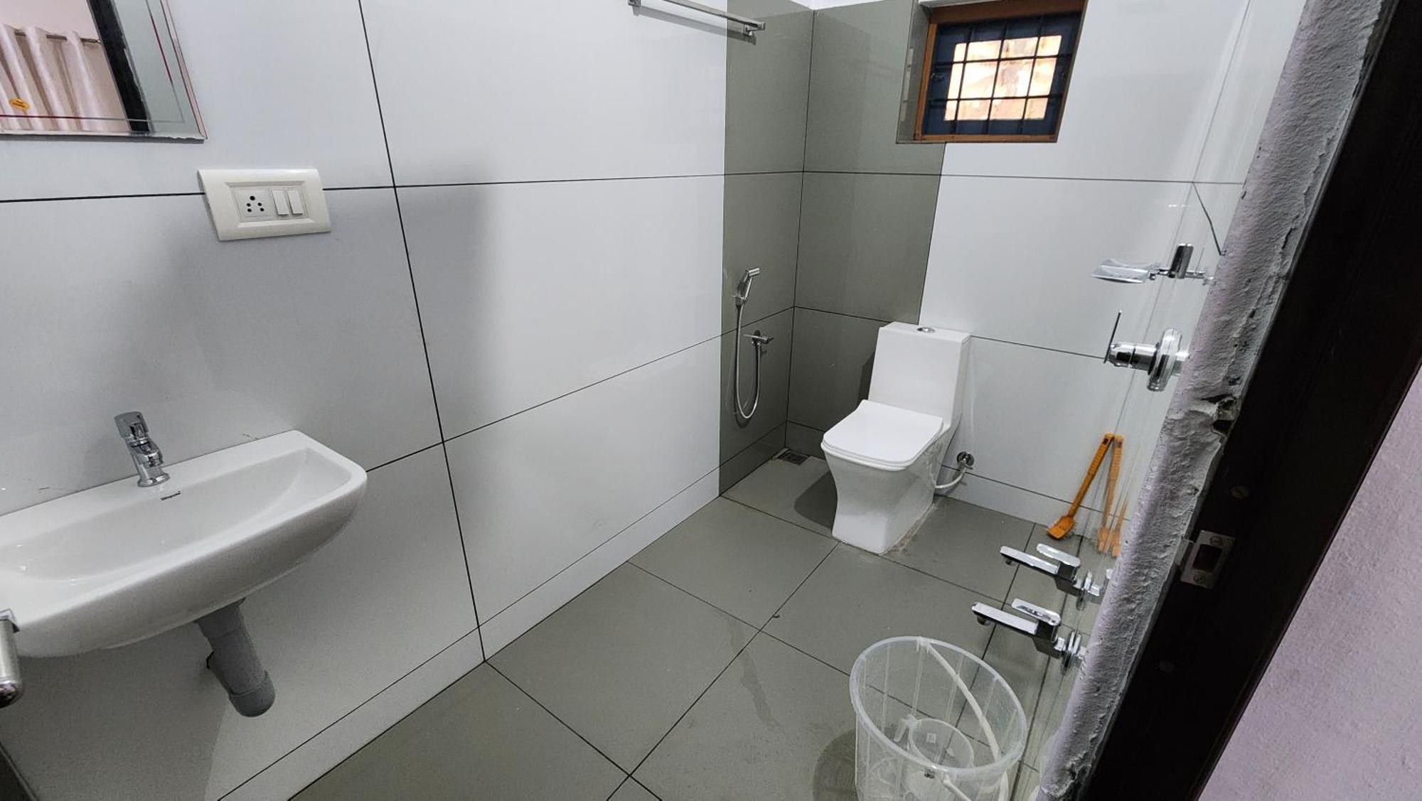 Ebs Guest House 니둠바서리 외부 사진