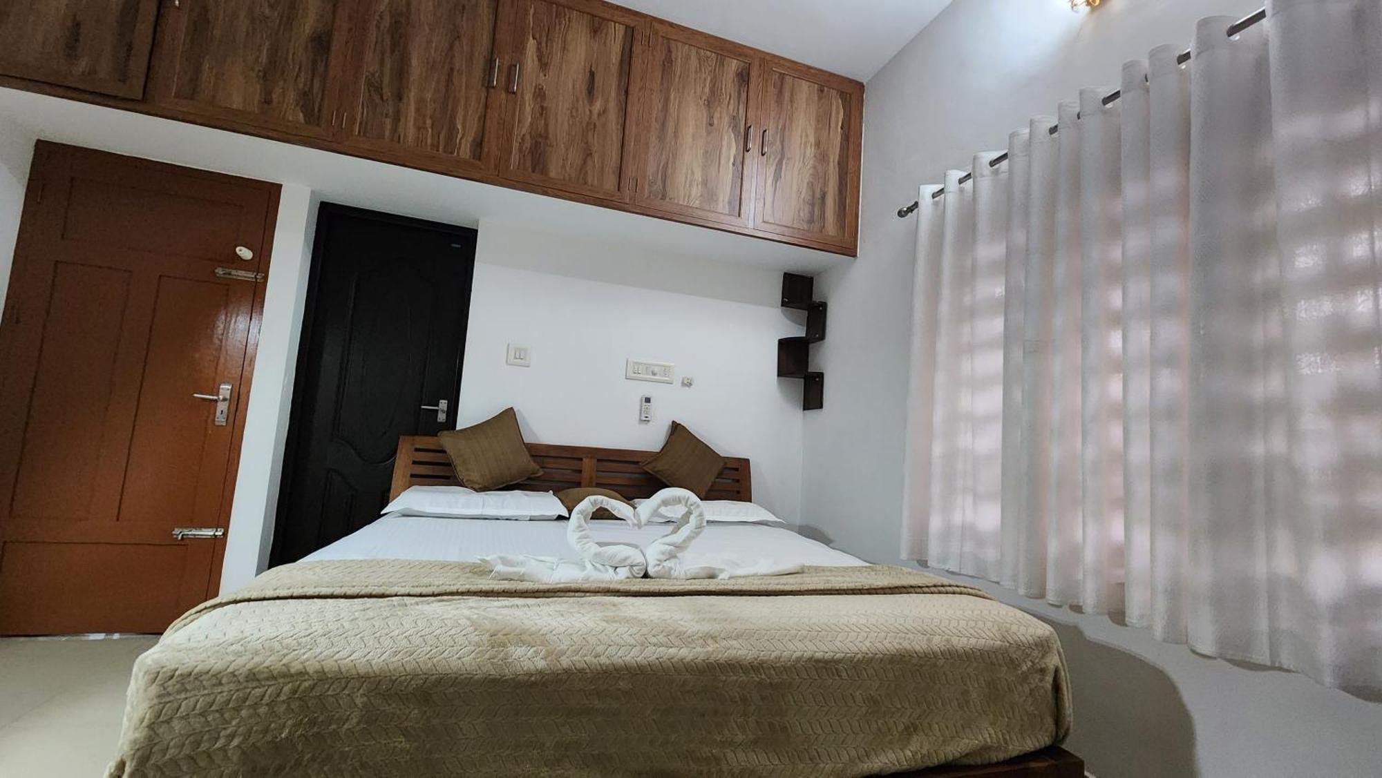 Ebs Guest House 니둠바서리 외부 사진