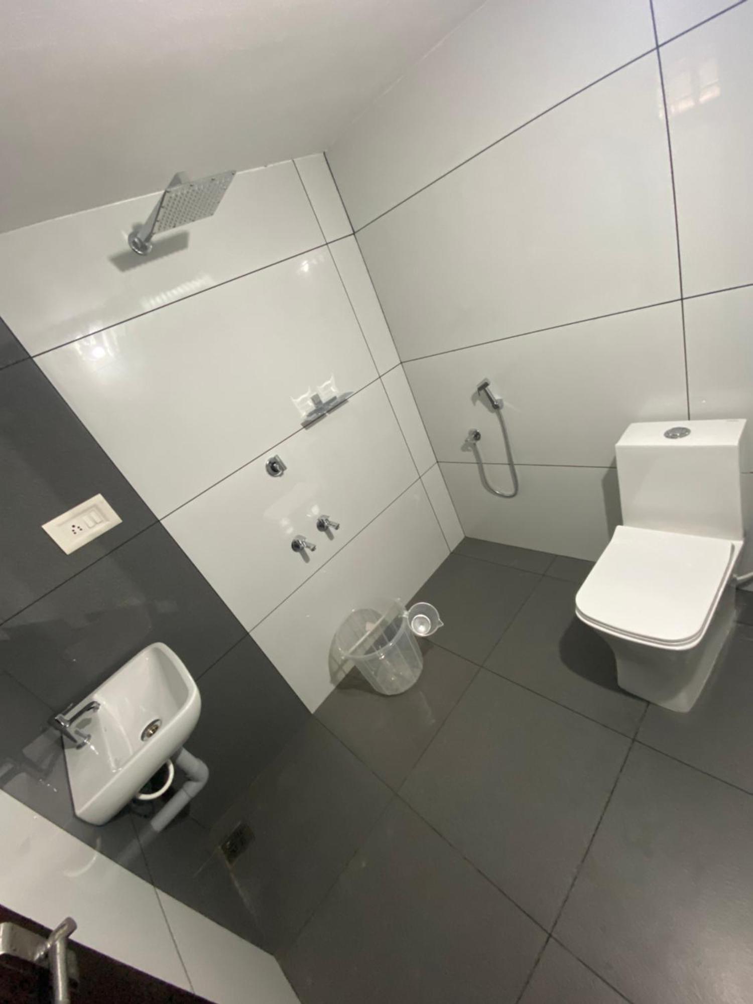 Ebs Guest House 니둠바서리 외부 사진